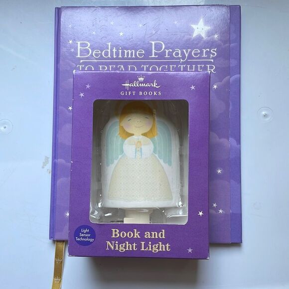 New Hallmark Bedtime Prayers To Read Together book & Nightlight - Picture 1 of 6